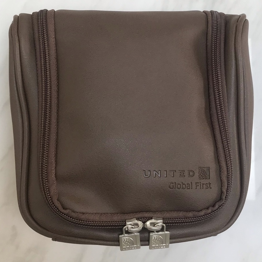 First Class Toiletries Bag - Picture 4 of 8